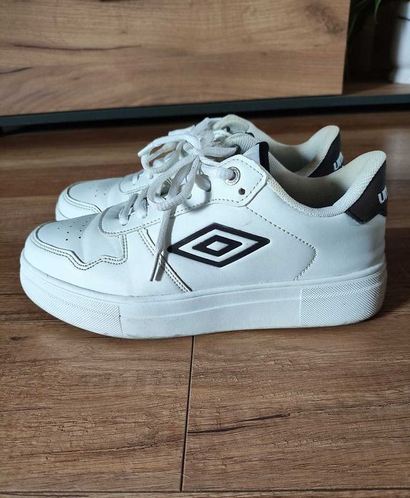Buty       Umbro