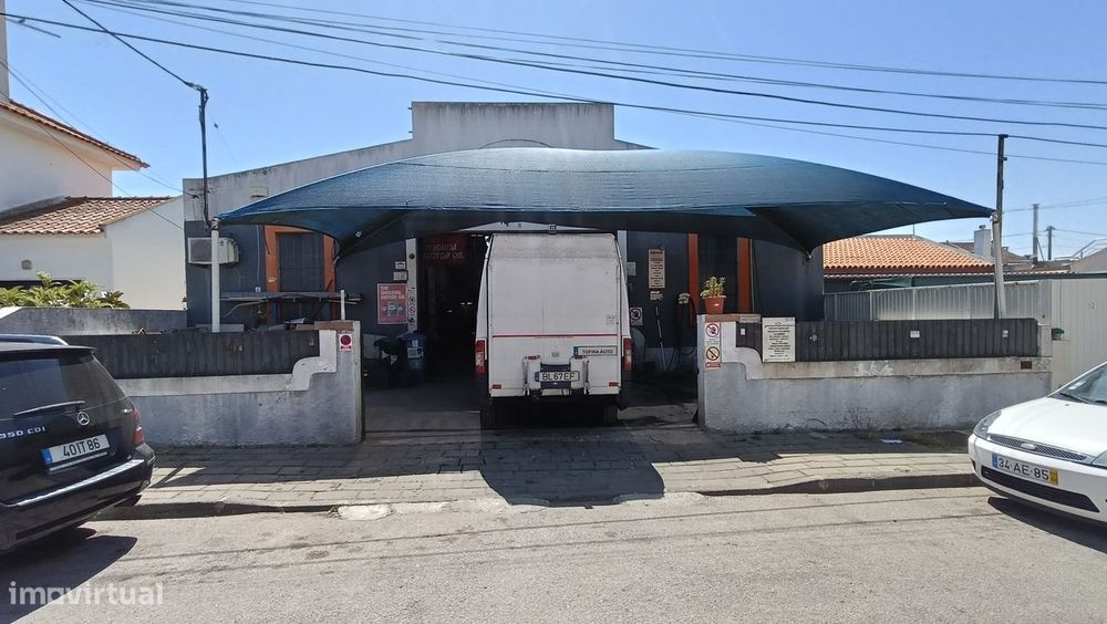 Armazém | Diversas utilidades, inserido em lote de 251 m2