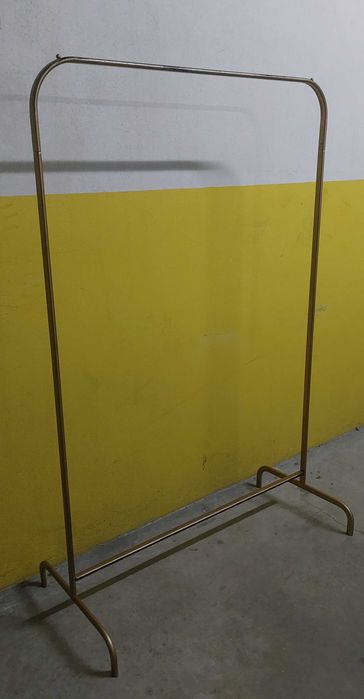 Suporte p/ cabides - cor dourada