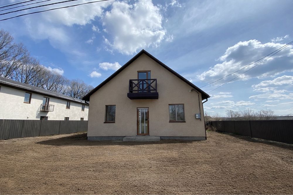 Продаж двоповерхового будинку