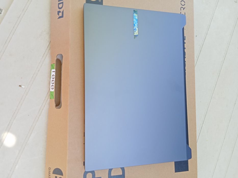 Portátil Gaming Gigabyte Aero X16 - Ryzen Al 7 350 - RTX 5060