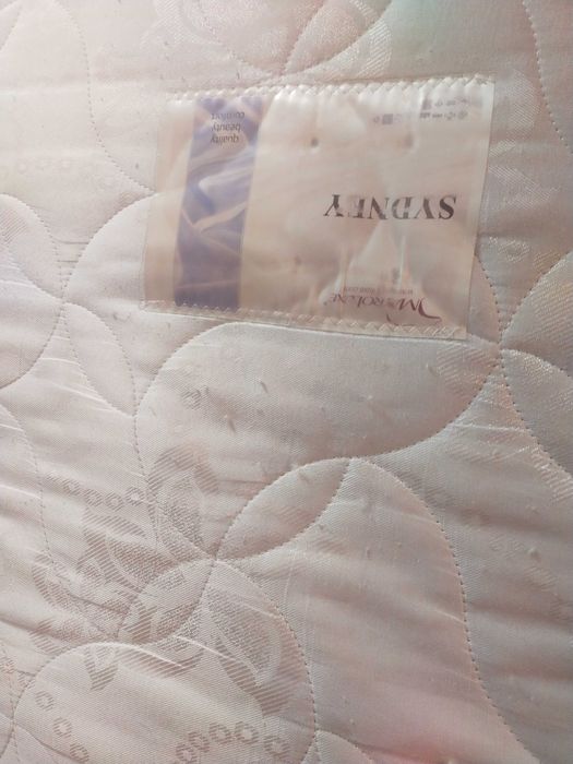 Продається матрац 2000^1800 в доброму стан. Довідки по телефону