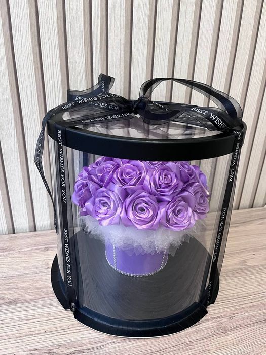 Композиція троянд ручної роботи