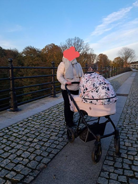 Sprzedam wózek dla dewcinki