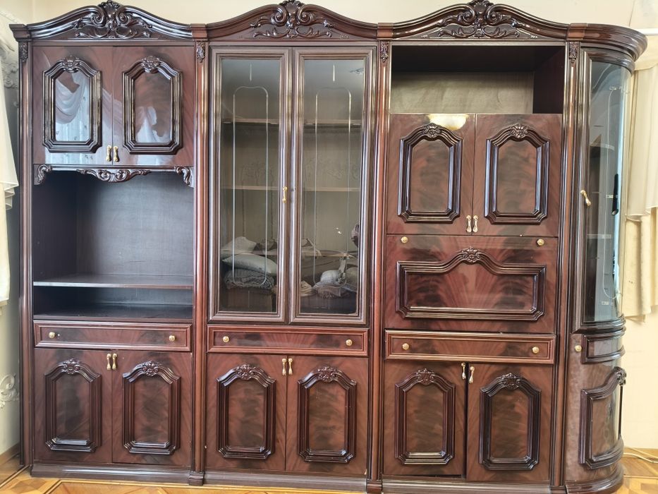 Продам шкаф для гостинной