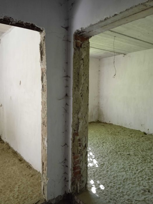 Будинок та земельна ділянка 0,5 га в дуже гарному місці близько Львова