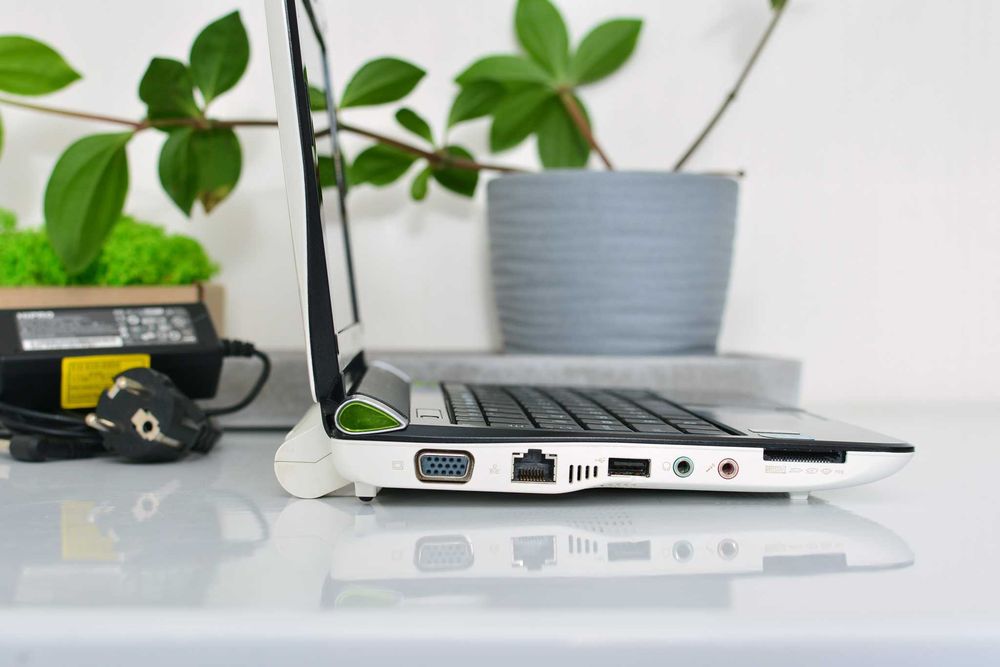 Нетбук Acer Aspire One KAV10 (прості задачі, батарея 6+ годин, готовий до роботи)