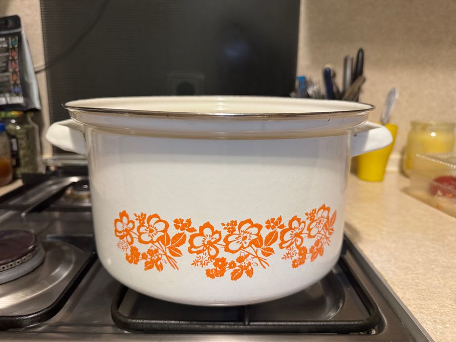 Продам потужну велику-6 літрів ємальовану кастрюлю