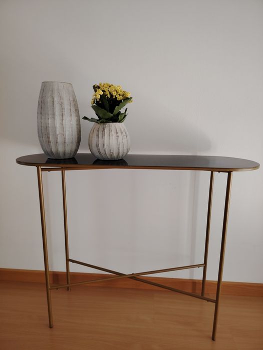 Consola de metal e vidro temperado