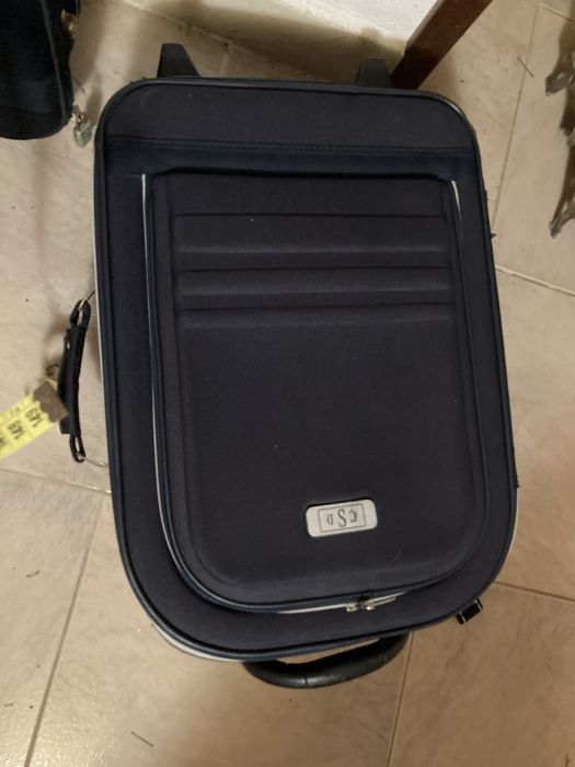 Malas de viagem de cabine e porão em bom estado