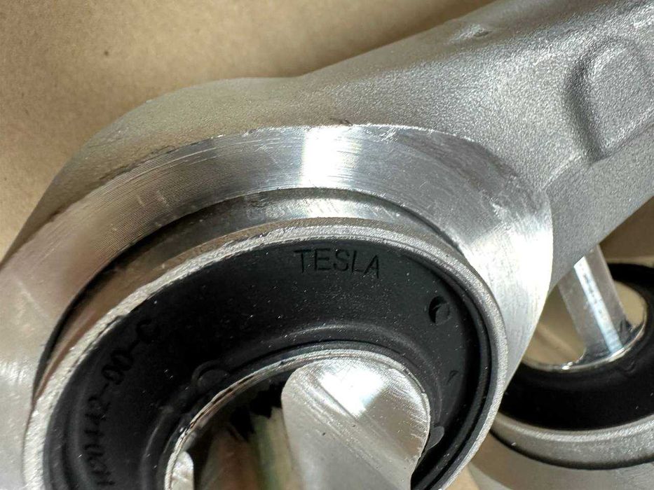 Важелі верхні, нижні задня підвіска - Tesla Model S/X Plaid 2021-2025