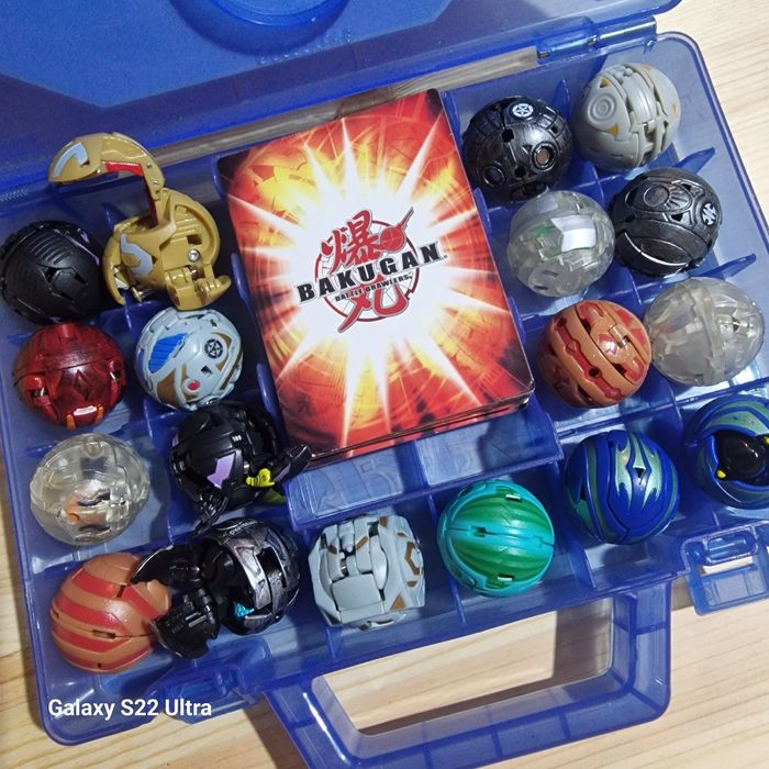 Walizka Bakugan z kartami  pierwsze wydanie.