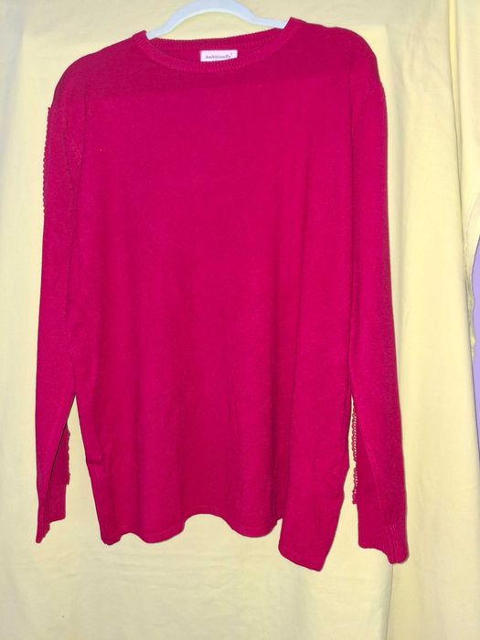 Sweter damski z gipiurą