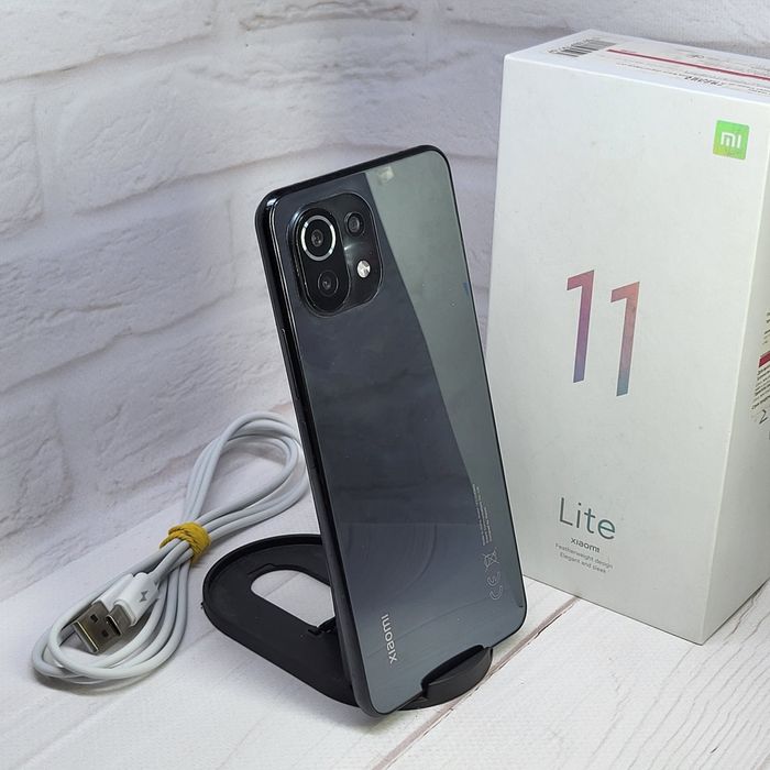 Продам телефон Xiaomi Mi 11 Lite  6+2/128Gb NFC в гарному стані