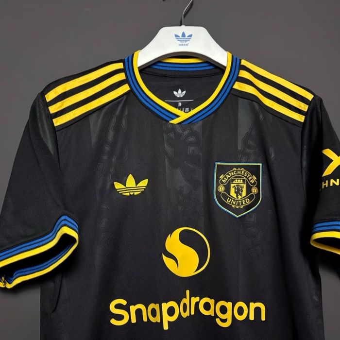 Футбольна форма Манчестер Юнайтед 25-26/ Футбольное джерси Манчестер