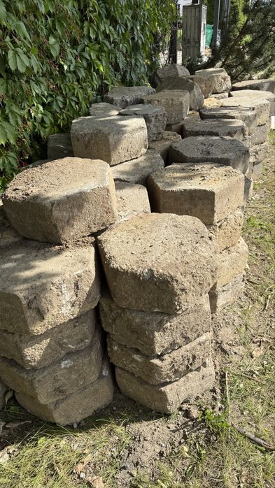 Betonowe trylinki do oddania