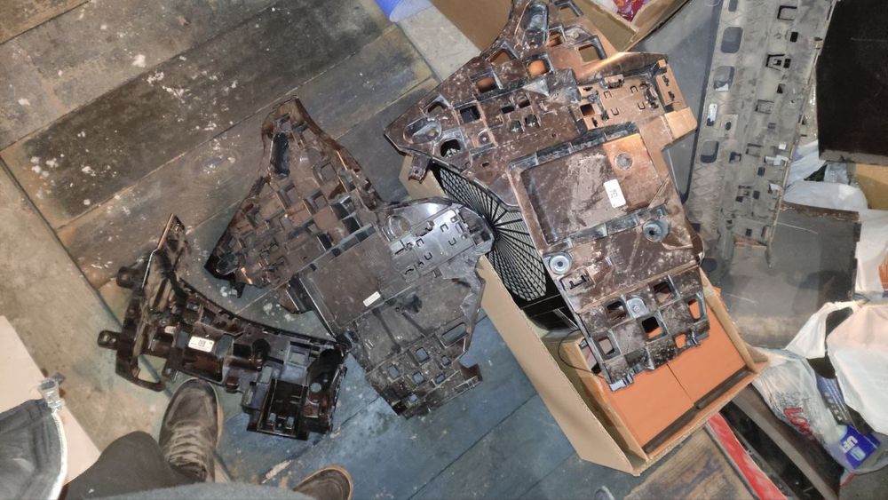 Продам направляйки кріплення заднього бамперу bmw g05 2022