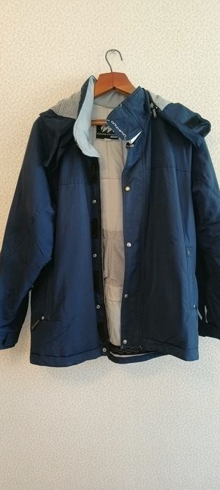 Куртка для гірського туризму Quechua Decathlon
