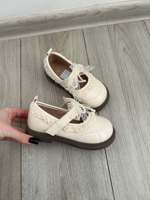 Туфлі для дівчинки бежеві