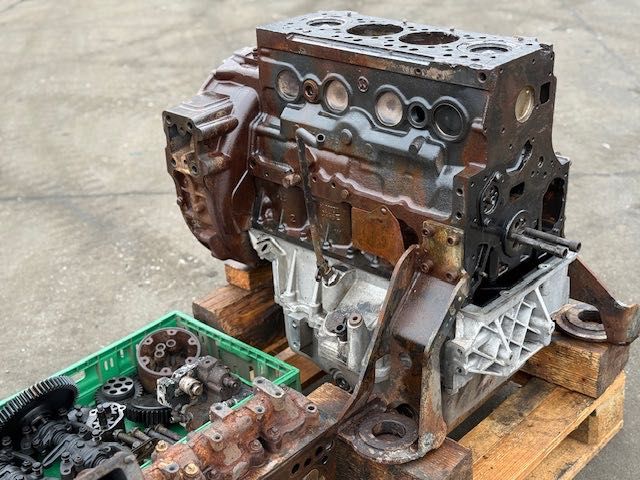 Liebherr D 834 USED ENGINE silnik na części