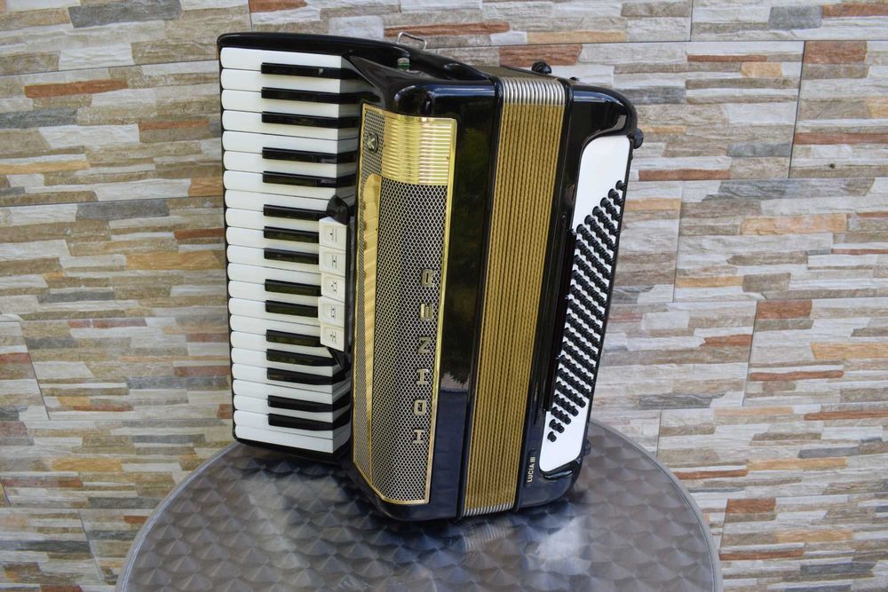 Acordeao Hohner Lucia IV P 3 Voz 96 Baixos, N 264