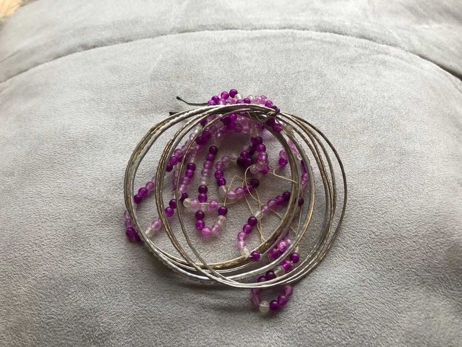 conjunto de pulseiras prateadas