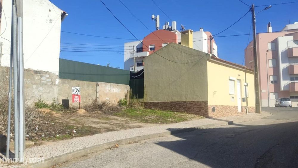 Feijó - Moradia T2 + Terreno Para Investimento