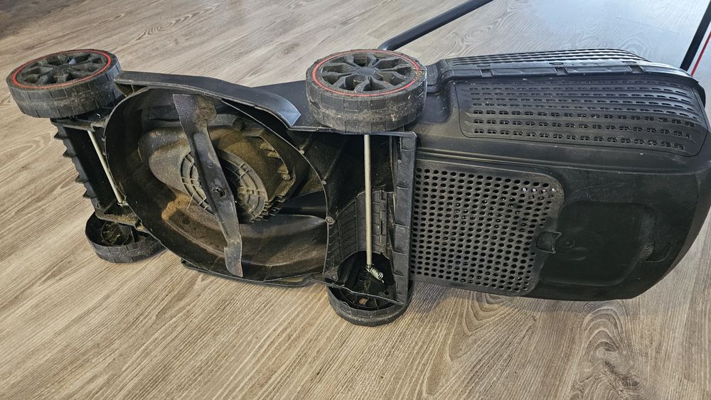 Corta relvas parkside