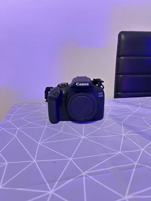 Câmara Canon EOS2000D