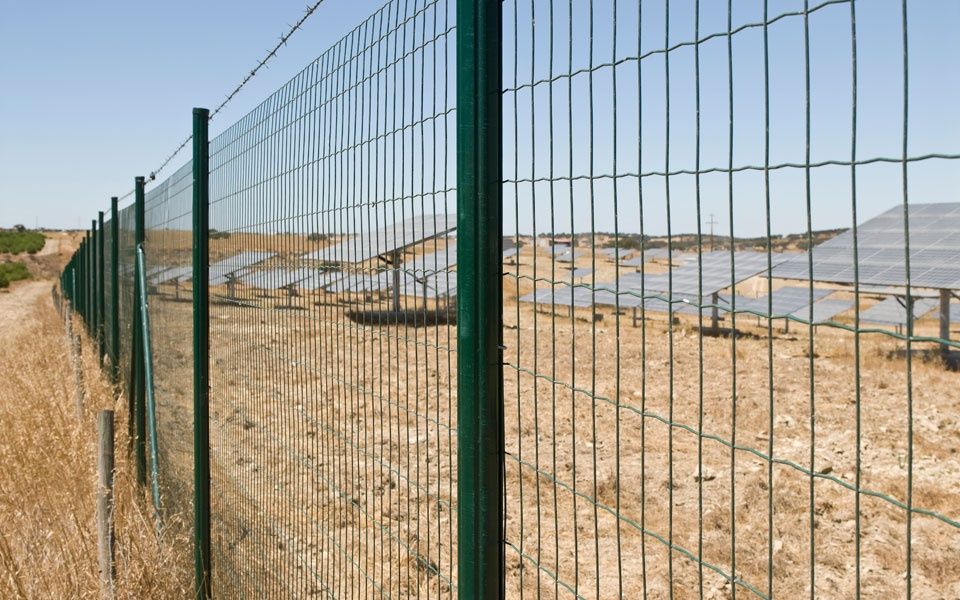 Montagem de vedação. Clotures. ..fence.  je parle francais e inglês