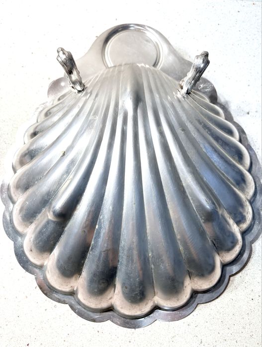Taça - fruteira -concha com castiçais em casquinha “Gales Silverplate”
