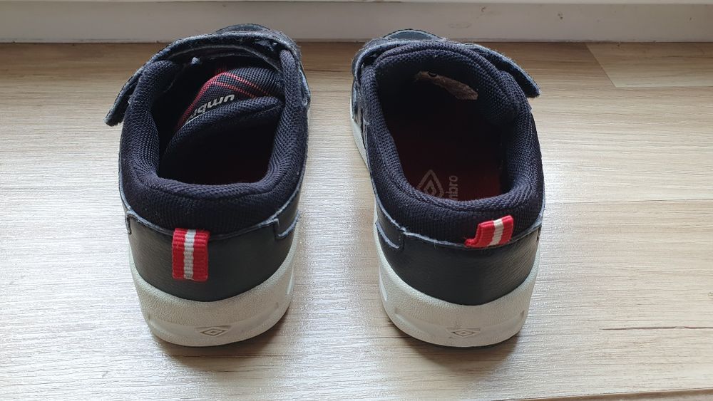 Buty chłopięce Umbro skórzane rozmiar 27, dl wkładki 16.5cm