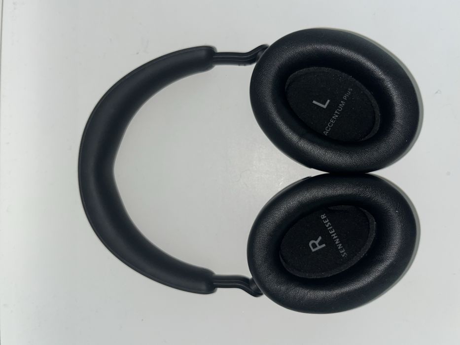 Sennheiser accentum plus. Якісні навушники, стан 8/10.