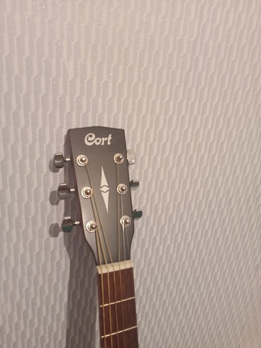 Продам гітару. Нова.