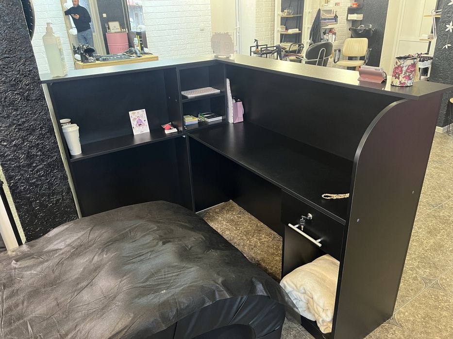 Рецепшн стійка адміністратора