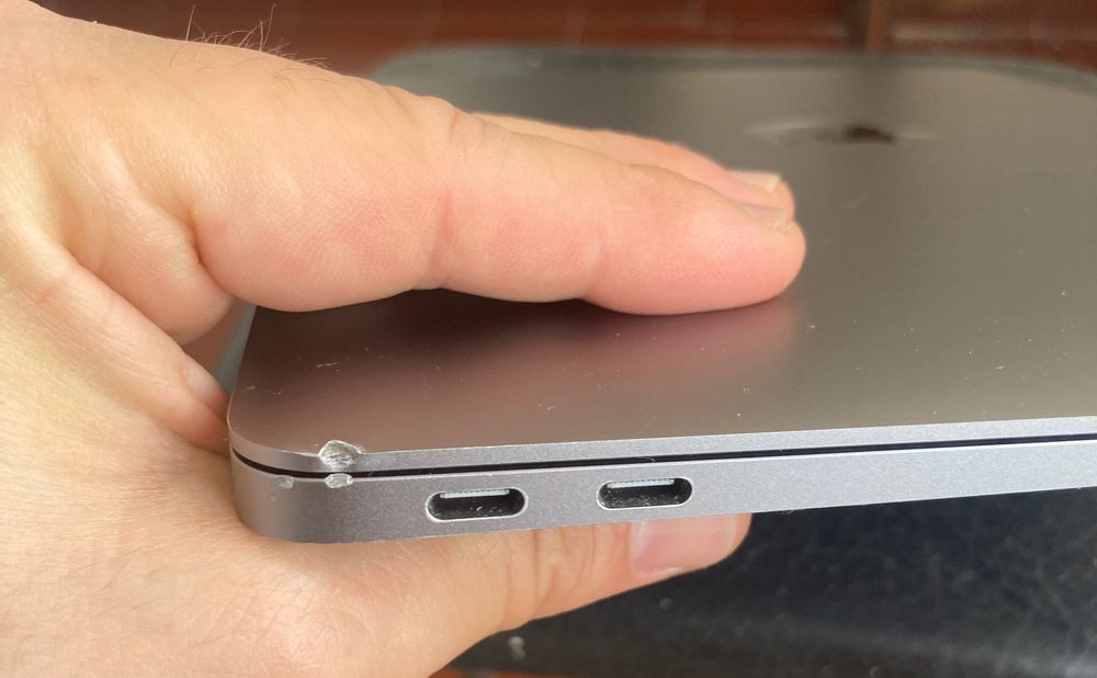 MacBook Air 2019 (A1932) - Funciona, ecrã com cores alteradas
