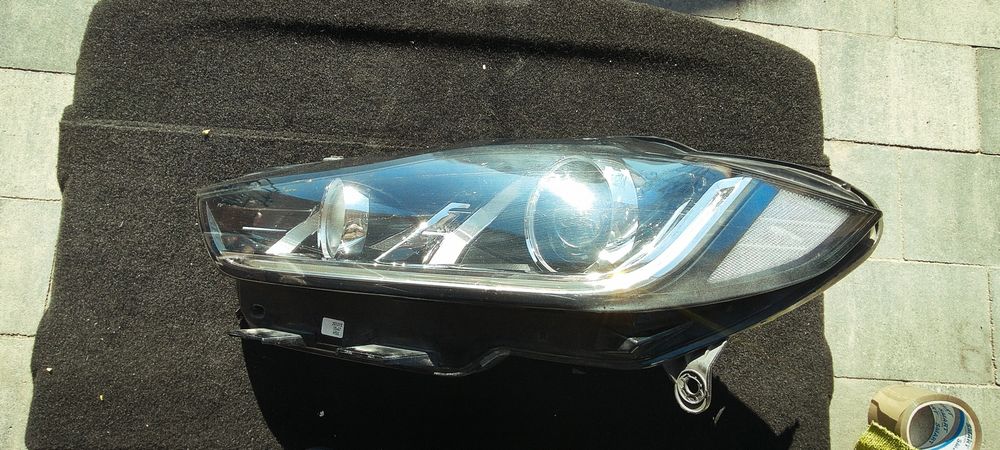 Lampa przednia XENON LED JAGUAR XE X760