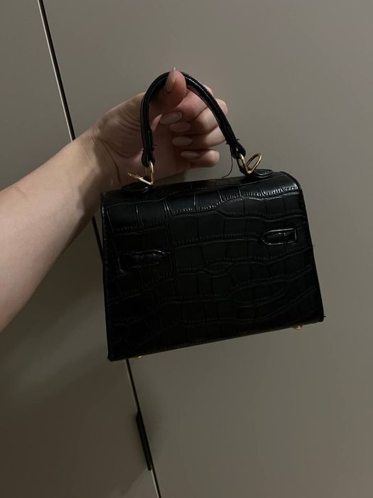 Жіноча сумочка з ремінцем