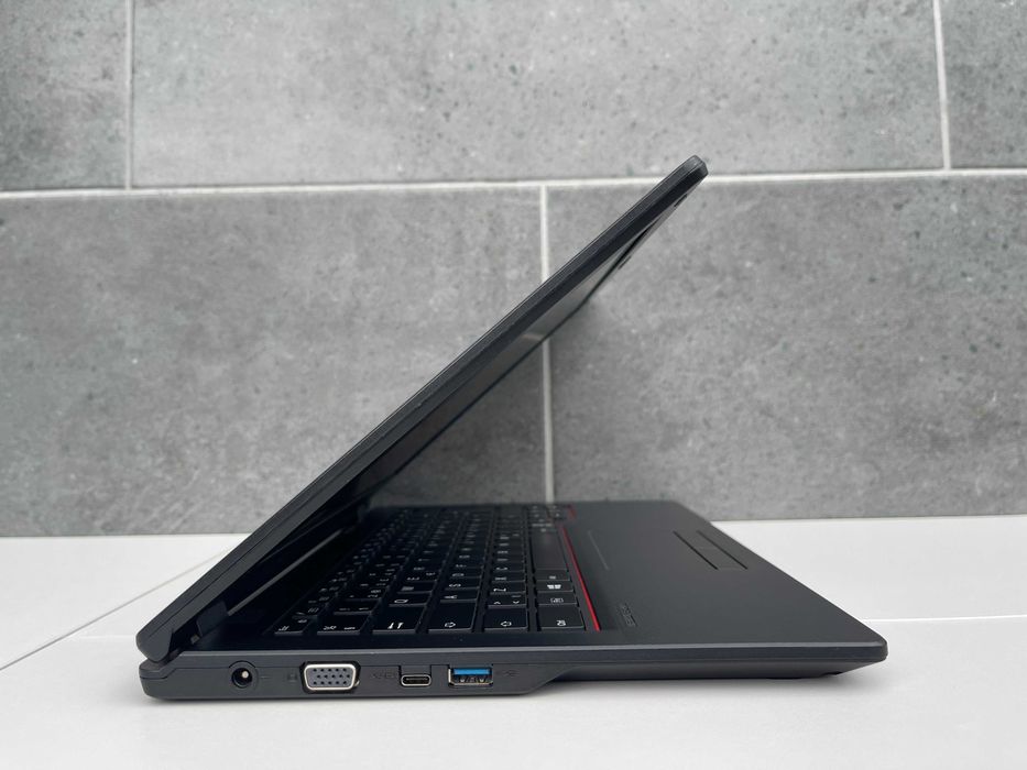 Ноутбук Fujitsu LIFEBOOK E449/i3-7020U/8Gb/256Gb M2/14" HD/Гарантія