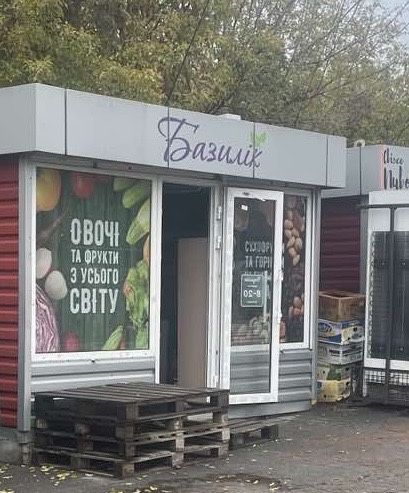 Продаж МАФА на зупинці