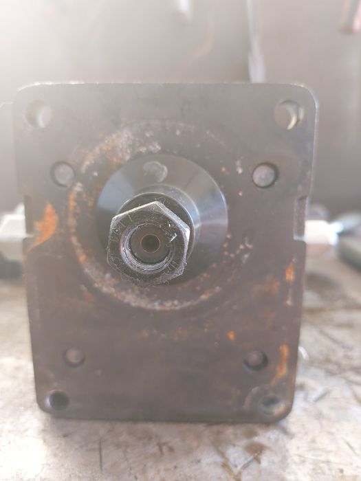 Bomba hidraulica 45 lts grupo 3, aperto UE, rotação direita