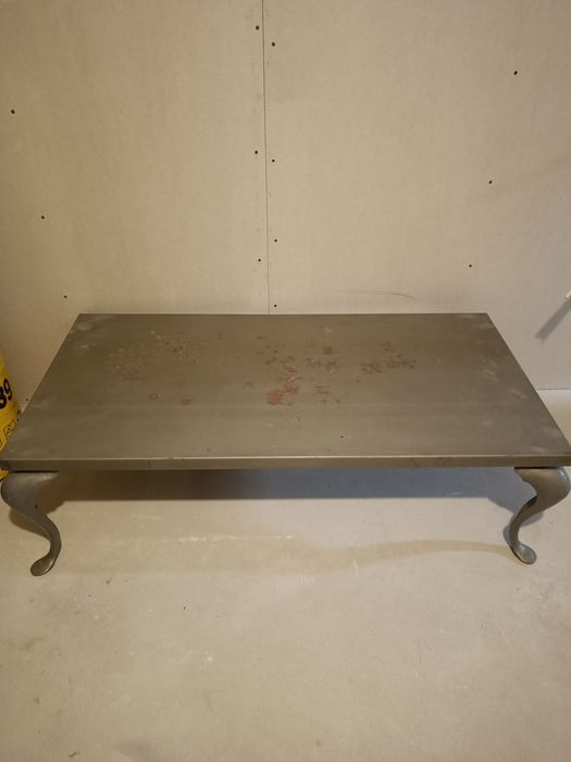 Stylowa ława, stolik kawowy z blachy