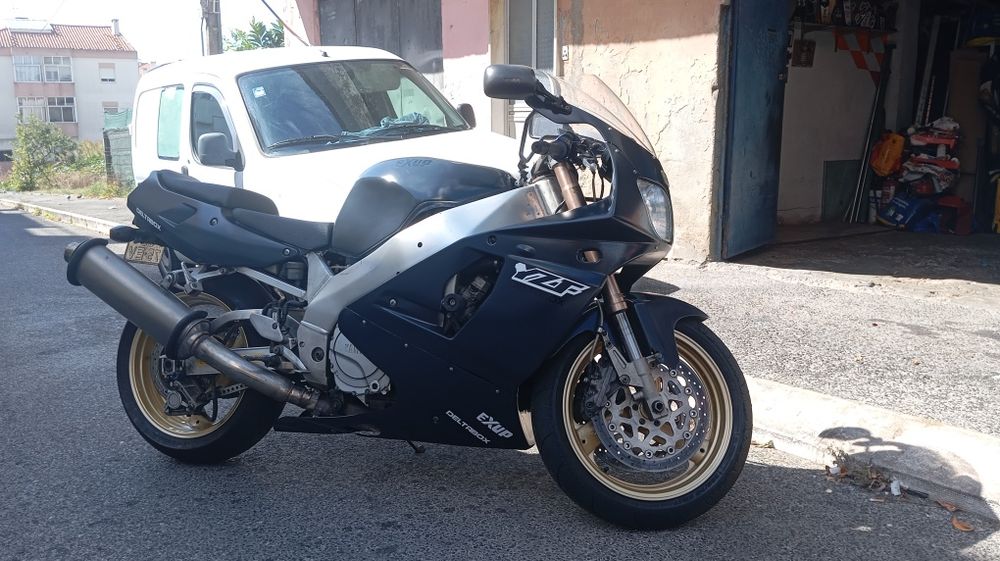 Yamaha YZF 750 r