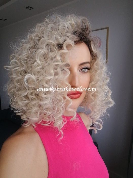 Peruka blond ombre afro loki kręcone włosy na co dzień Nelly