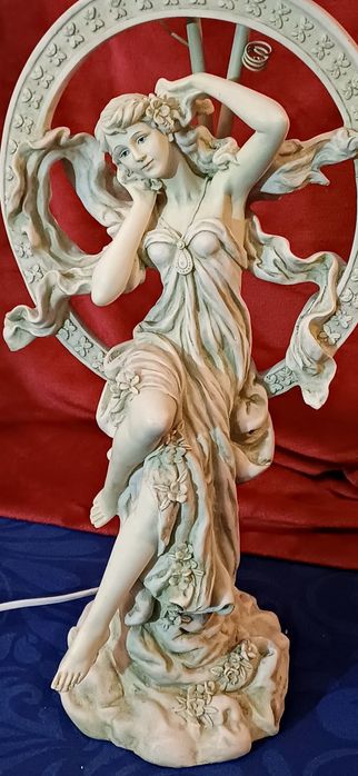 Candeeiro estátua  mulher estilo arte nova marfinite verde duas túlipa