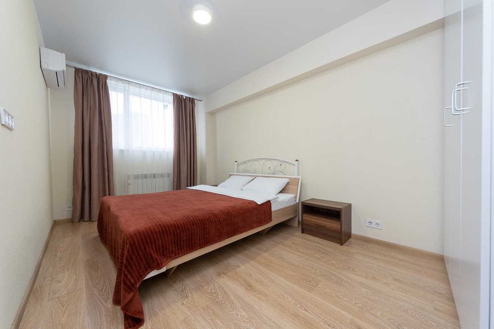 Подобово - простора і комфортна двокімнатна квартира біля метро.