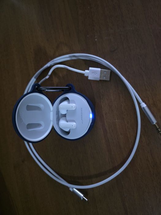 TWS гарнітура LG FP9 з чохлом та кабелями