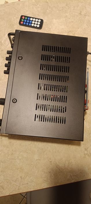 Amplifier.amlituner hi fi Sunbuck,karaoke na dwa mikrofony 2x100w