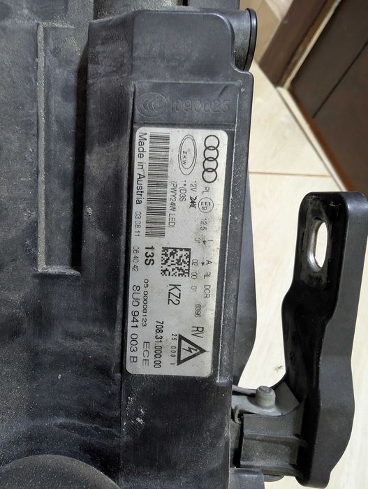 Фара ксенон левая Audi Q3 8U0941003B без блоков