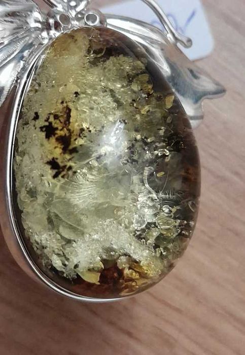 Srebrna zawieszka z bursztynem